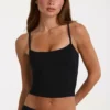 Camiseta corta de modal en negro