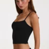 Camiseta corta de modal en negro