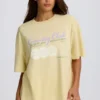 Camiseta oversize con estampado gráfico en color limón