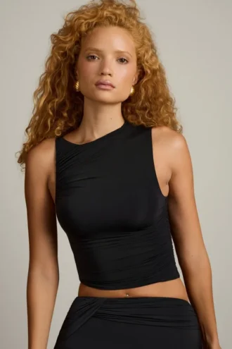 Camiseta sin mangas asimétrica con fruncidos Kirbie en negro