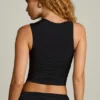 Camiseta sin mangas asimétrica con fruncidos Kirbie en negro