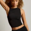 Camiseta sin mangas asimétrica con fruncidos Kirbie en negro