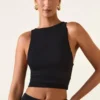 Camiseta sin mangas Aya de modal con cuello barco en negro