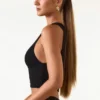 Camiseta sin mangas Aya de modal con cuello barco en negro