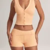 Camiseta sin mangas con botones de modal acanalado Lene en color melocotón