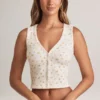 Camiseta sin mangas con botones de modal acanalado Lene en estampado floral