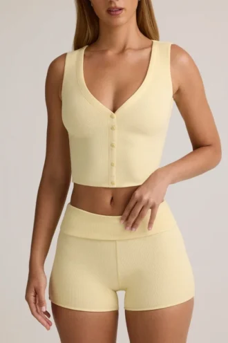 Camiseta sin mangas con botones y canalé de modal Lene en amarillo crema
