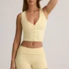 Pantalones Cortos Lisha de modal acanalado, de talle medio y vuelta, en amarillo crema