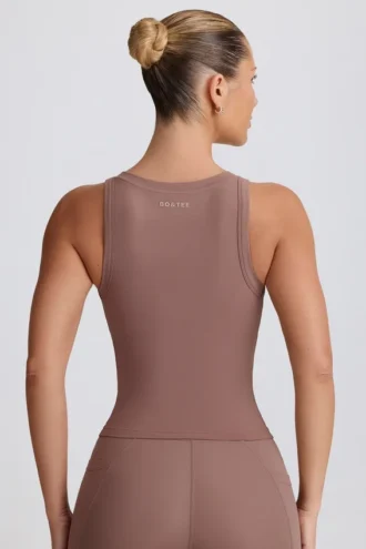 Camiseta sin mangas con cuello en V Soft Active en color moca