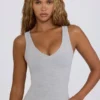 Camiseta sin mangas con cuello en V Soft Active en gris jaspeado