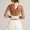 Camiseta sin mangas con cuello halter Kori de modal en blanco