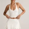 Camiseta sin mangas con cuello halter Kori de modal en blanco