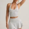 Camiseta sin mangas con cuello halter Kori de modal en rayas azules y amarillas