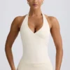 Camiseta sin mangas con cuello halter y espalda abierta en marfil jaspeado