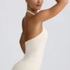 Camiseta sin mangas con cuello halter y espalda abierta en marfil jaspeado