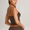 Camiseta sin mangas con cuello redondo Ailany Modal en marrón chocolate