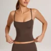 Camiseta sin mangas con cuello redondo Ailany Modal en marrón chocolate