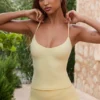 Camiseta sin mangas con espalda cruzada en color limón