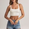 Camiseta sin mangas con espalda cruzada Zia en blanco