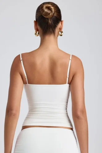 Camiseta sin mangas con fruncidos y capas de modal Esme en blanco
