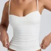 Camiseta sin mangas con fruncidos y capas de modal Esme en blanco