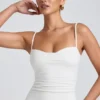 Camiseta sin mangas con fruncidos y capas de modal Esme en blanco