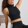Camiseta sin mangas de cuello alto Soft Active en negro