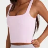 Camiseta sin mangas de cuello cuadrado con ribete suave y sin costuras en rosa empolvado