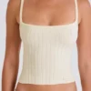 Camiseta sin mangas de punto acanalado en color crema