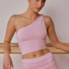 Camiseta sin mangas de un solo hombro retorcida en rosa suave