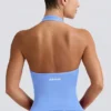 Camiseta sin mangas Define Luxe con cuello halter en azul claro