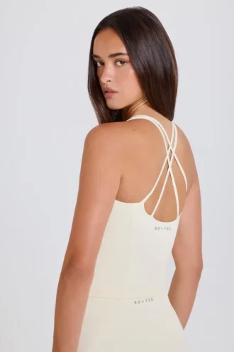 Camiseta sin mangas larga con espalda cruzada en color crema
