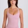 Camiseta sin mangas larga con tirantes cruzados en la espalda en color malva