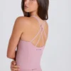 Camiseta sin mangas larga con tirantes cruzados en la espalda en color malva