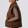 Chaqueta acolchada corta con mangas desmontables en marrón cacao