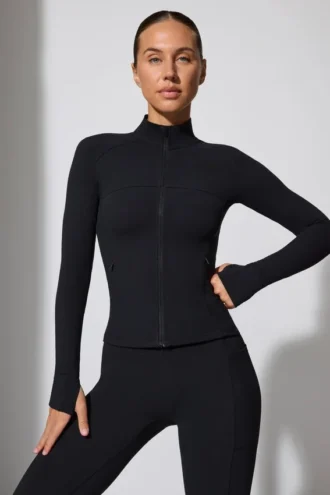 Chaqueta con cremallera de manga larga en negro