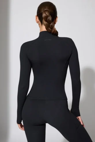 Chaqueta con cremallera de manga larga en negro