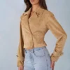 Chaqueta corta con cinturón de ante sintético Noelie en color tostado