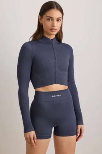 Chaqueta corta con cremallera FlexiRib en color Indigo Slate
