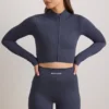 Chaqueta corta con cremallera FlexiRib en color Indigo Slate