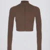 Chaqueta corta con cremallera Soft Active en color cacao