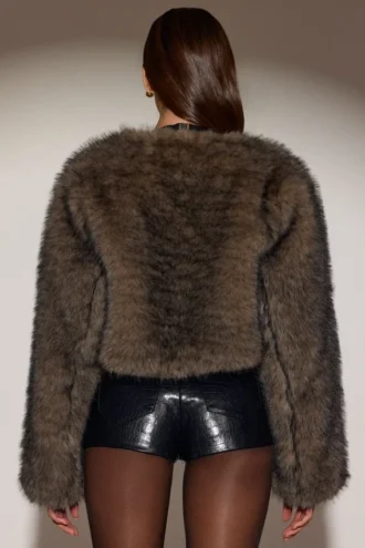 Chaqueta corta de pelo sintético Vintera en marrón chocolate