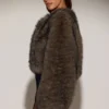 Chaqueta corta de pelo sintético Vintera en marrón chocolate