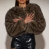Chaqueta corta de pelo sintético Vintera en marrón chocolate
