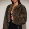 Chaqueta corta de pelo sintético Vintera en marrón chocolate