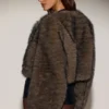 Chaqueta corta de pelo sintético Vintera en marrón chocolate