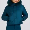 Chaqueta de esquí corta impermeable con capucha de pelo sintético en color verde azulado