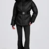 Chaqueta de esquí impermeable con capucha de piel sintética en negro