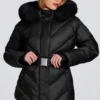 Chaqueta de esquí impermeable con capucha de piel sintética en negro