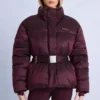 Chaqueta de esquí oversize impermeable con cinturón en color burdeos